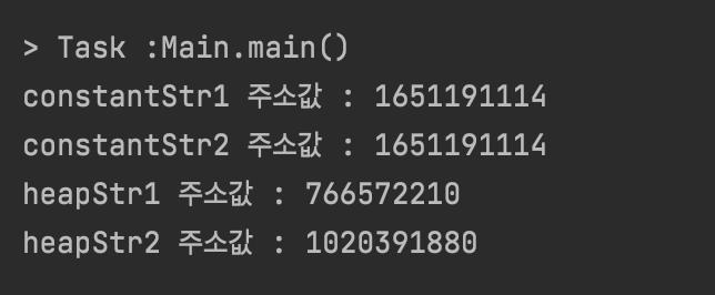 Two ways of declaring a string variable